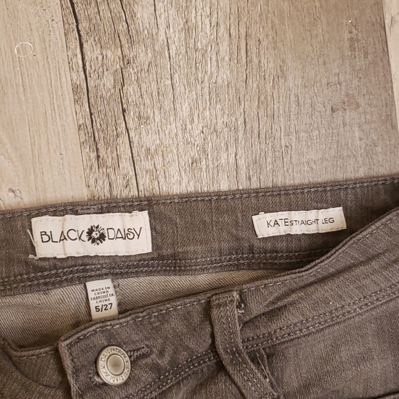 Stylish Jean's - Picture 3 of 12